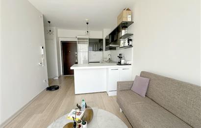 ATAŞEHİR SARİSSA EVLERİNDE HAVUZ MANZARALI 1 + 1 SATILIK DAİRE