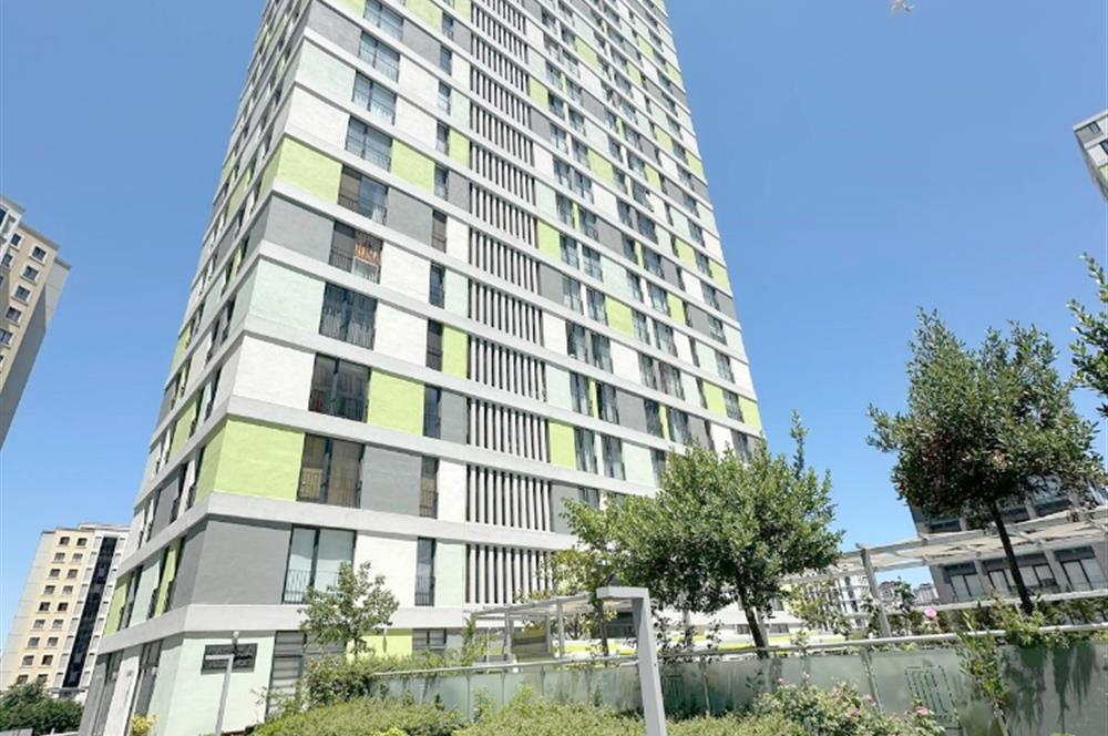 ATAŞEHİR SARİSSA EVLERİNDE HAVUZ MANZARALI 1 + 1 SATILIK DAİRE