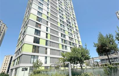 ATAŞEHİR SARİSSA EVLERİNDE HAVUZ MANZARALI 1 + 1 SATILIK DAİRE
