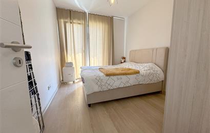 ATAŞEHİR SARİSSA EVLERİNDE HAVUZ MANZARALI 1 + 1 SATILIK DAİRE