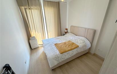 ATAŞEHİR SARİSSA EVLERİNDE HAVUZ MANZARALI 1 + 1 SATILIK DAİRE