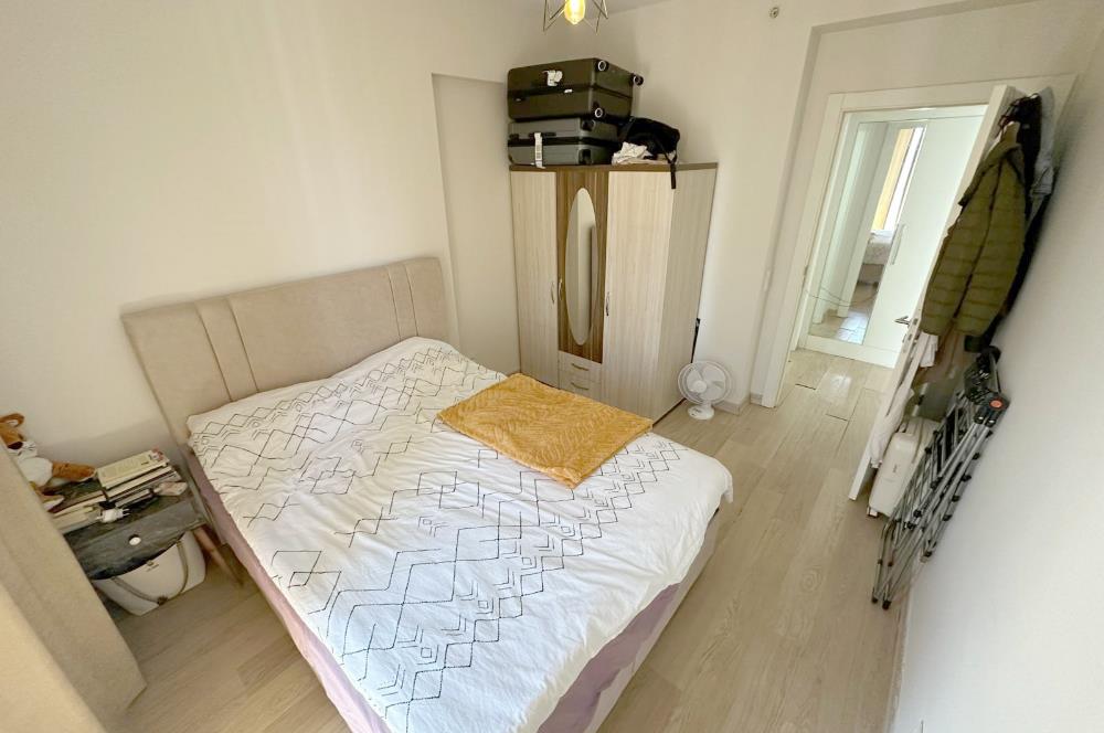 ATAŞEHİR SARİSSA EVLERİNDE HAVUZ MANZARALI 1 + 1 SATILIK DAİRE