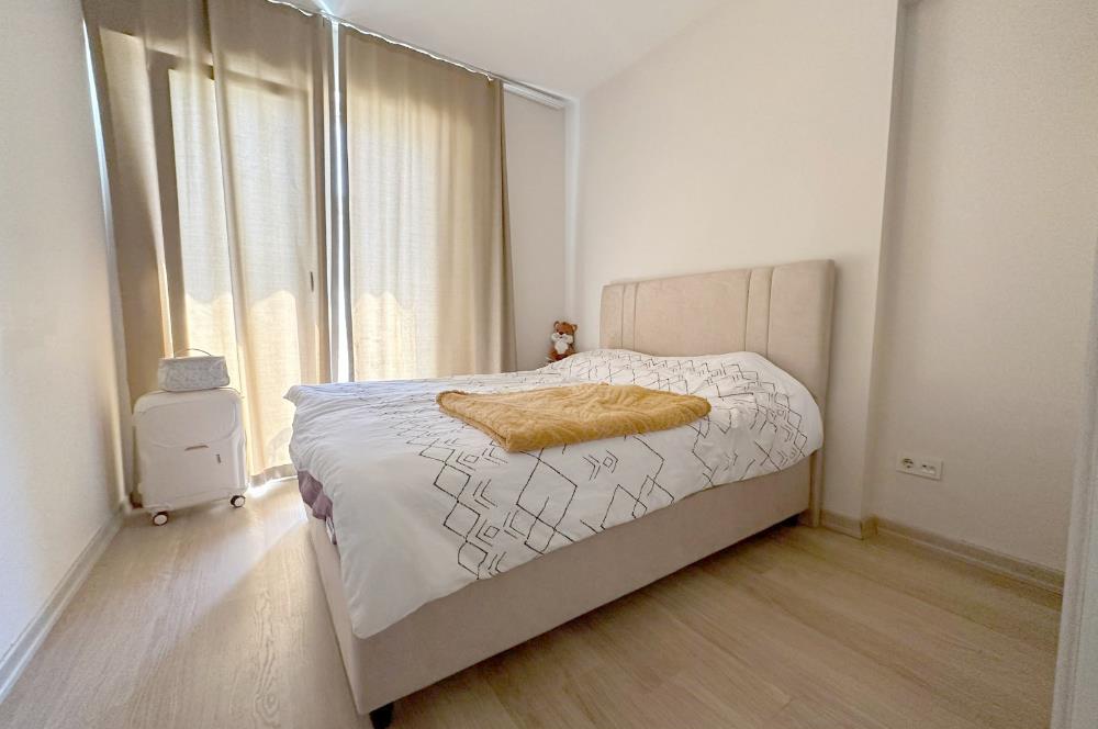 ATAŞEHİR SARİSSA EVLERİNDE HAVUZ MANZARALI 1 + 1 SATILIK DAİRE
