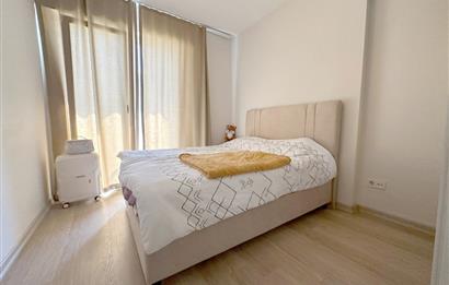 ATAŞEHİR SARİSSA EVLERİNDE HAVUZ MANZARALI 1 + 1 SATILIK DAİRE