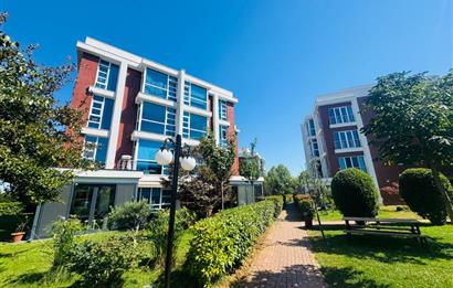 YENİŞEHİR ATLANTİS HOBİ EVLERİNDE HAVUZ CEPHE BOŞ SATILIK 3+1 EV