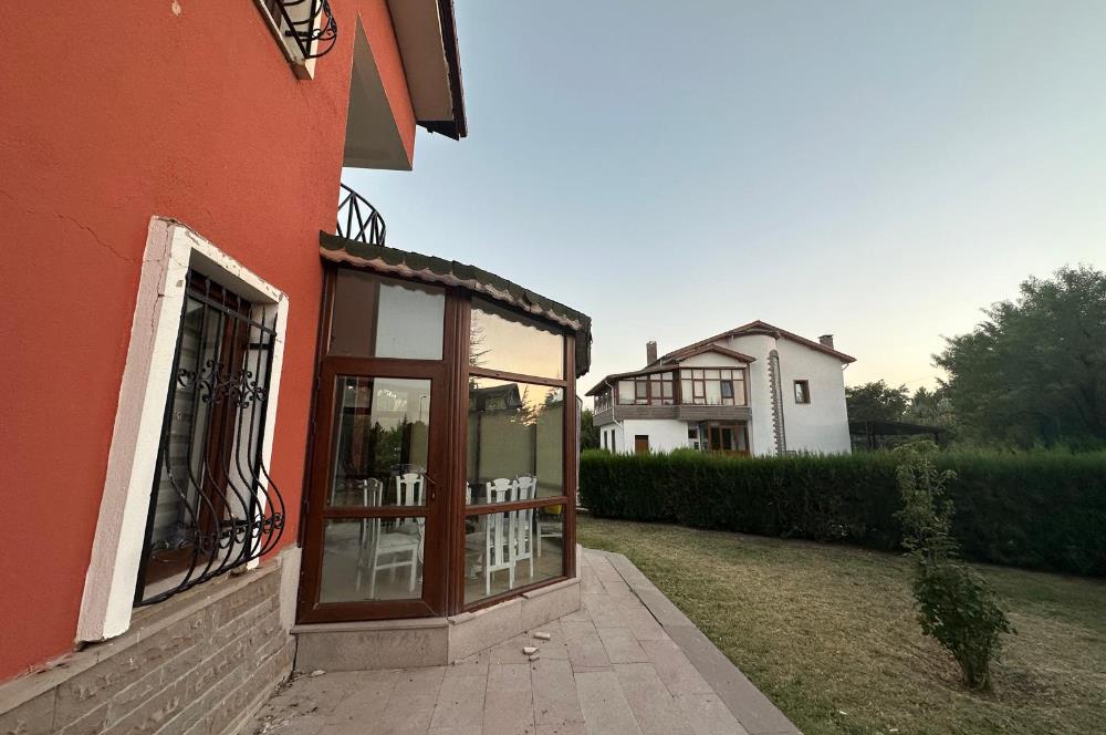 GÖLBAŞI DOĞA SİTESİNDE GENİŞ BAHÇELİ TAM MÜSTAKİL 4+2 VİLLA