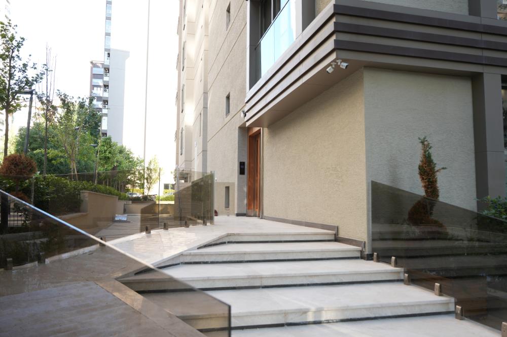 SIFIR KATTA TEK 180M2 NET 4 BANYO 3 BALKON DENİZ MANZARALI 4+1
