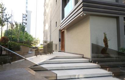 SIFIR KATTA TEK 180M2 NET 4 BANYO 3 BALKON DENİZ MANZARALI 4+1