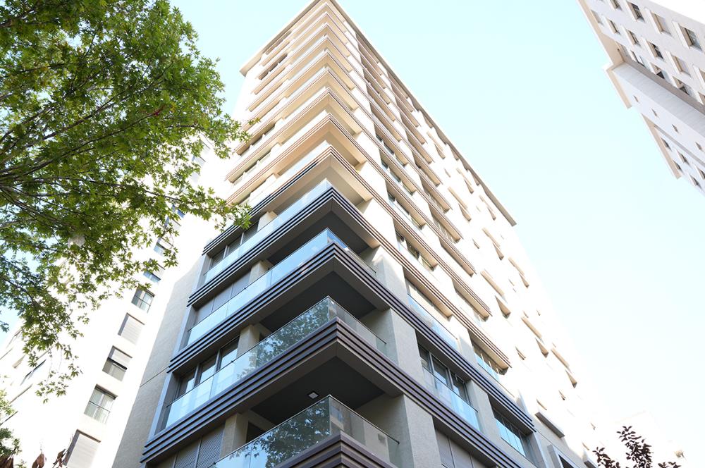 SIFIR KATTA TEK 180M2 NET 4 BANYO 3 BALKON DENİZ MANZARALI 4+1