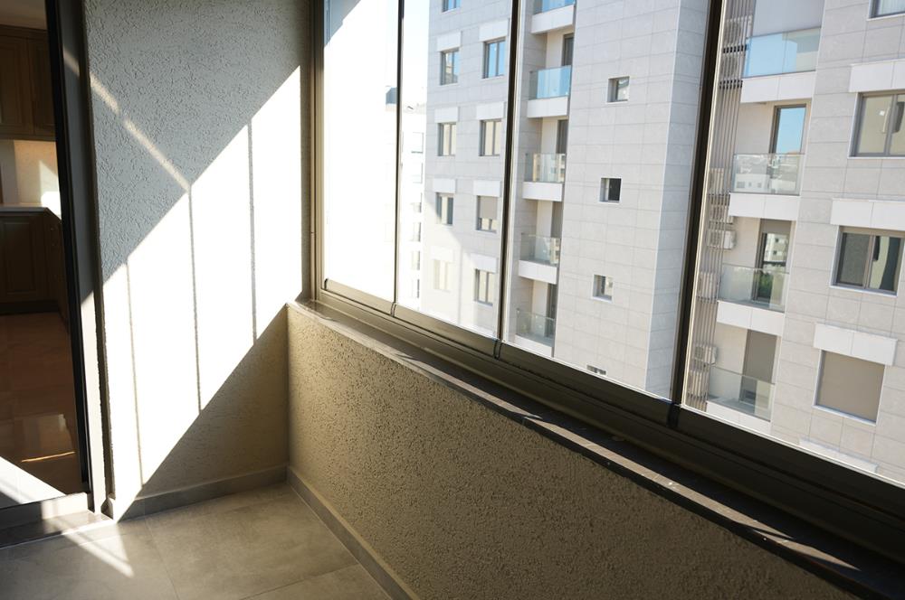 SIFIR KATTA TEK 180M2 NET 4 BANYO 3 BALKON DENİZ MANZARALI 4+1