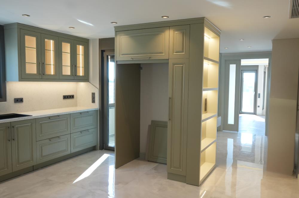 SIFIR KATTA TEK 180M2 NET 4 BANYO 3 BALKON DENİZ MANZARALI 4+1