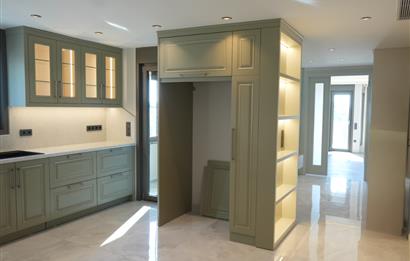 SIFIR KATTA TEK 180M2 NET 4 BANYO 3 BALKON DENİZ MANZARALI 4+1