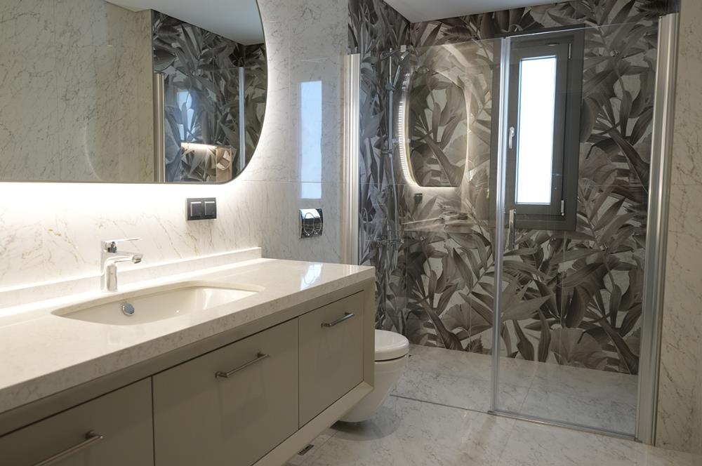 SIFIR KATTA TEK 180M2 NET 4 BANYO 3 BALKON DENİZ MANZARALI 4+1