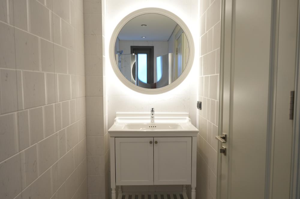 SIFIR KATTA TEK 180M2 NET 4 BANYO 3 BALKON DENİZ MANZARALI 4+1