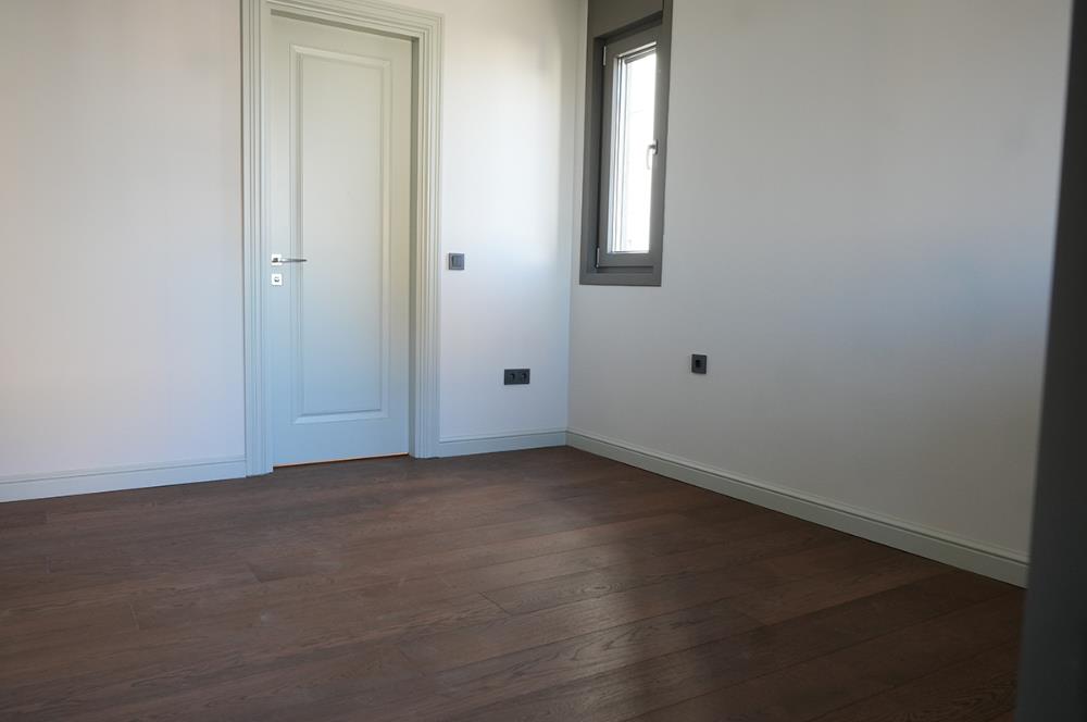SIFIR KATTA TEK 180M2 NET 4 BANYO 3 BALKON DENİZ MANZARALI 4+1