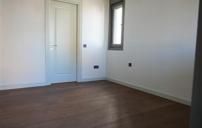 SIFIR KATTA TEK 180M2 NET 4 BANYO 3 BALKON DENİZ MANZARALI 4+1