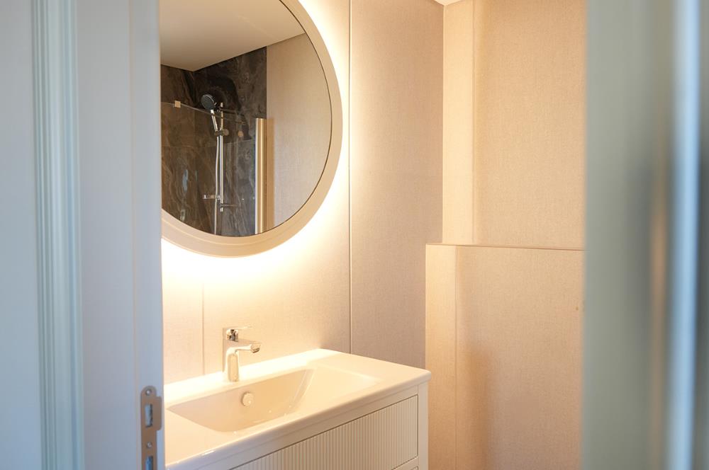 SIFIR KATTA TEK 180M2 NET 4 BANYO 3 BALKON DENİZ MANZARALI 4+1