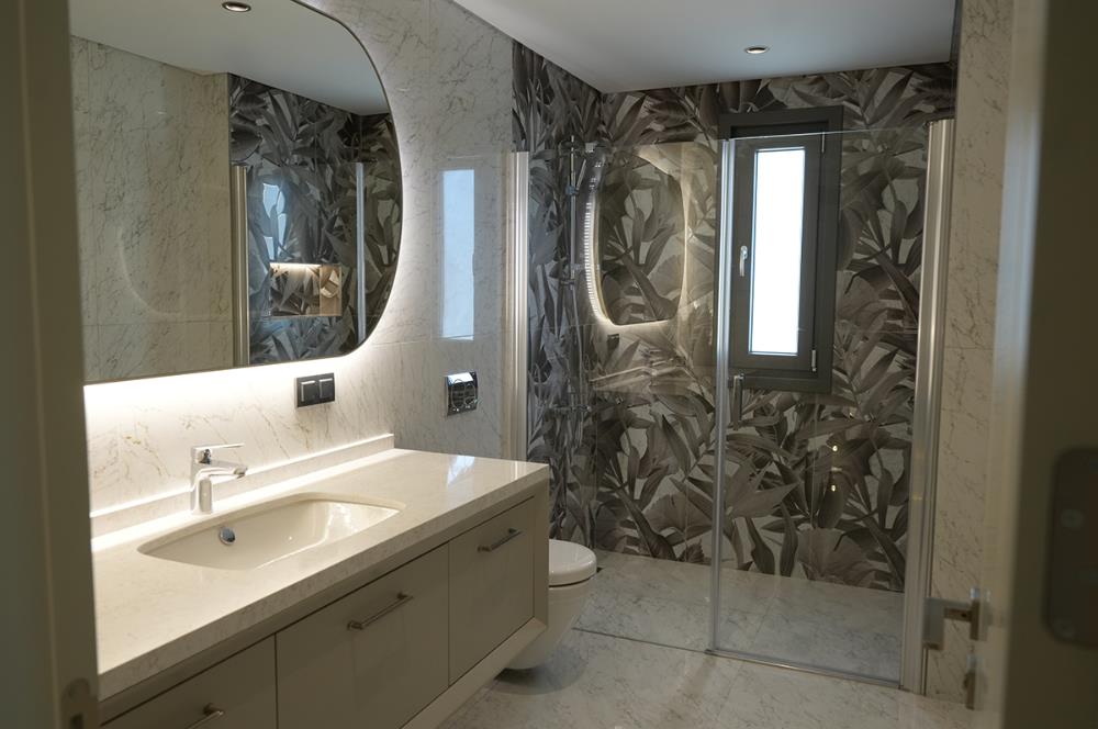 SIFIR KATTA TEK 180M2 NET 4 BANYO 3 BALKON DENİZ MANZARALI 4+1