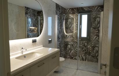 SIFIR KATTA TEK 180M2 NET 4 BANYO 3 BALKON DENİZ MANZARALI 4+1