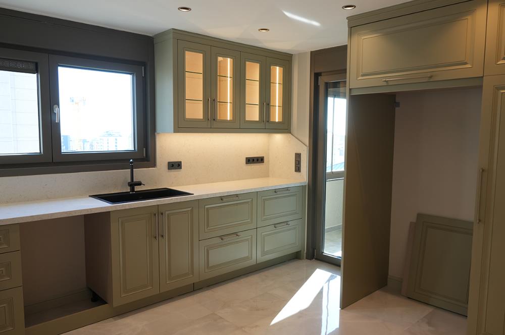 SIFIR KATTA TEK 180M2 NET 4 BANYO 3 BALKON DENİZ MANZARALI 4+1