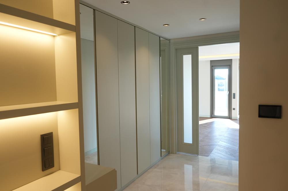 SIFIR KATTA TEK 180M2 NET 4 BANYO 3 BALKON DENİZ MANZARALI 4+1