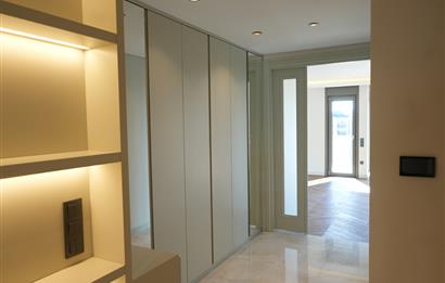SIFIR KATTA TEK 180M2 NET 4 BANYO 3 BALKON DENİZ MANZARALI 4+1