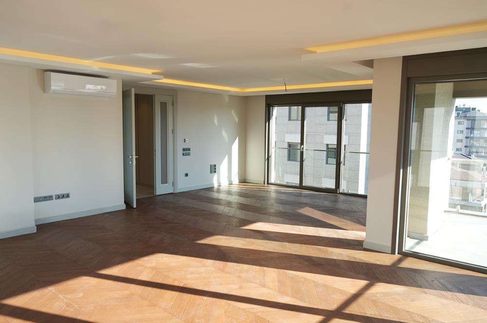 SIFIR KATTA TEK 180M2 NET 4 BANYO 3 BALKON DENİZ MANZARALI 4+1