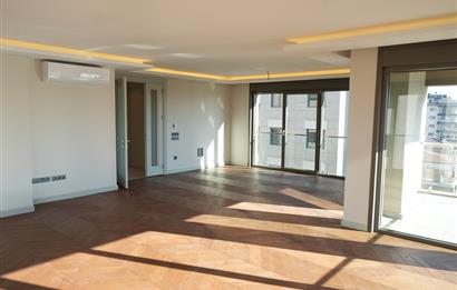 SIFIR KATTA TEK 180M2 NET 4 BANYO 3 BALKON DENİZ MANZARALI 4+1
