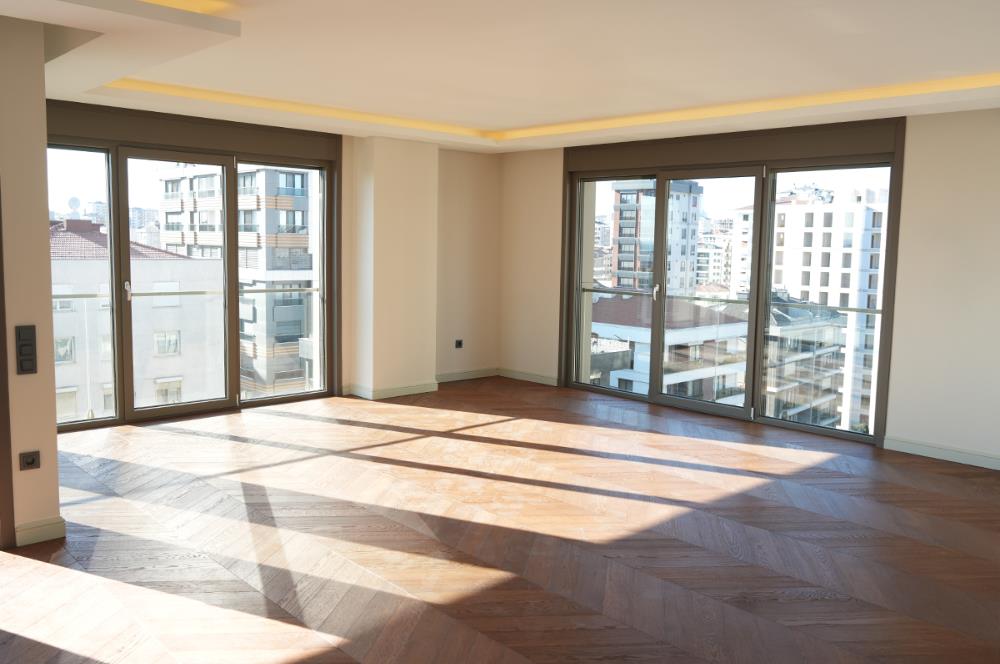SIFIR KATTA TEK 180M2 NET 4 BANYO 3 BALKON DENİZ MANZARALI 4+1