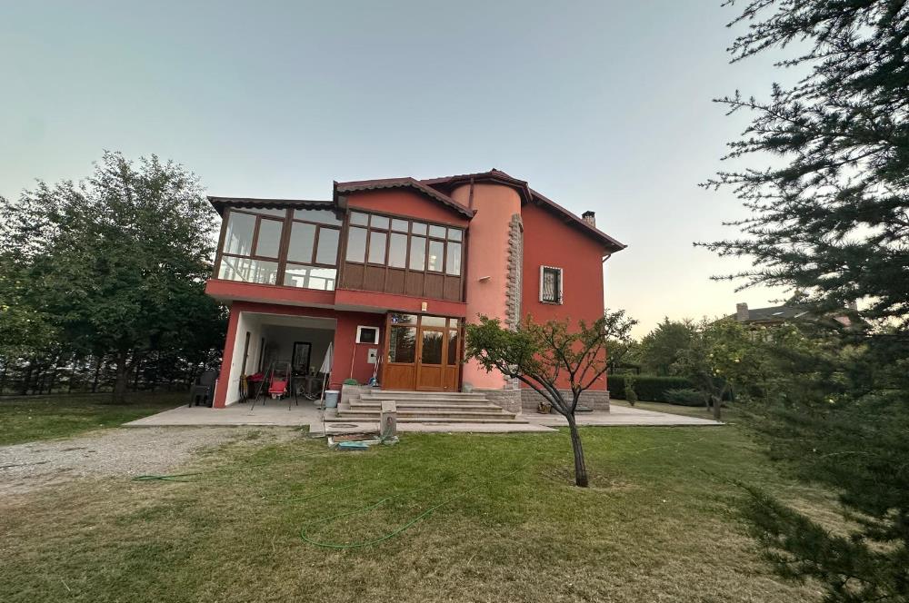 GÖLBAŞI DOĞA SİTESİNDE GENİŞ BAHÇELİ TAM MÜSTAKİL 4+2 VİLLA