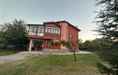 GÖLBAŞI DOĞA SİTESİNDE GENİŞ BAHÇELİ TAM MÜSTAKİL 4+2 VİLLA