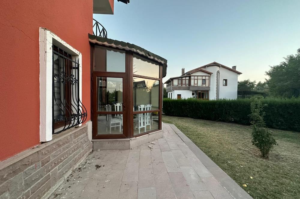 GÖLBAŞI DOĞA SİTESİNDE GENİŞ BAHÇELİ TAM MÜSTAKİL 4+2 VİLLA