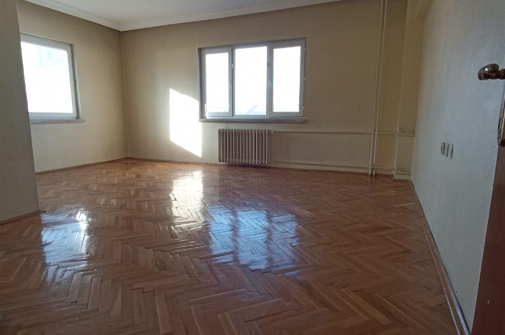CENTURY 21 VİZYON'DAN BATIKENT MAH. KASIMPATI SOKAKTA  SATILIK 3+1 DAİRE 