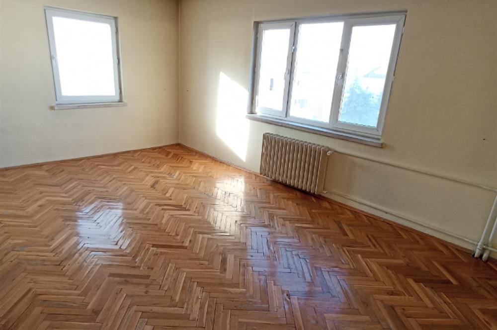 CENTURY 21 VİZYON'DAN BATIKENT MAH. KASIMPATI SOKAKTA  SATILIK 3+1 DAİRE 