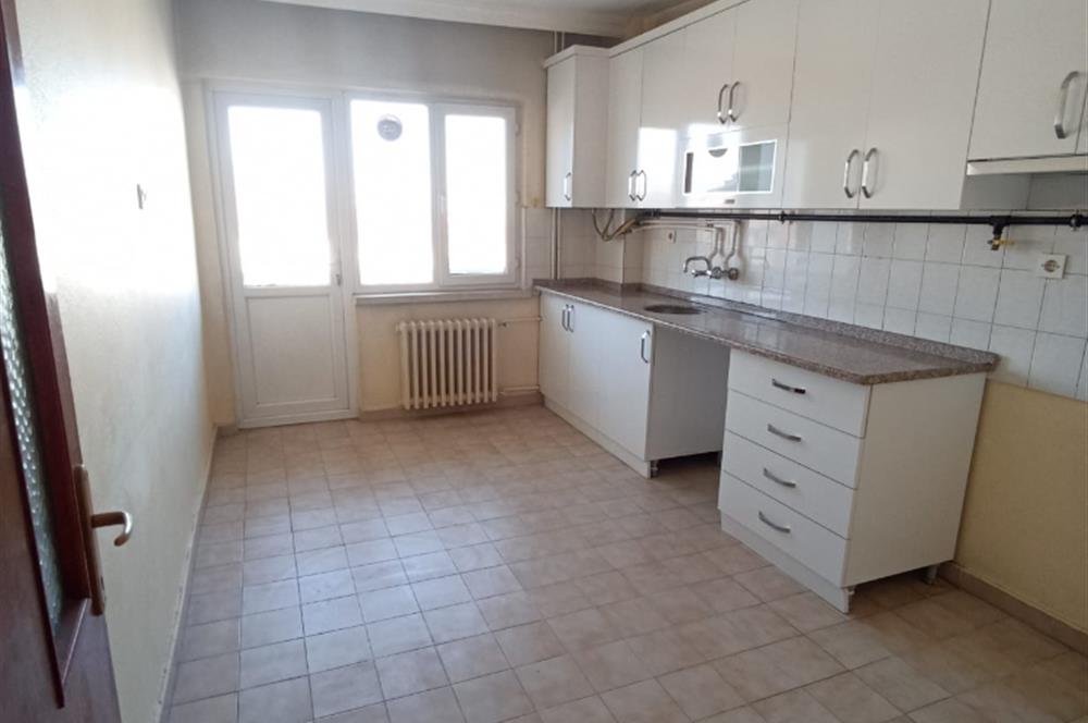 CENTURY 21 VİZYON'DAN BATIKENT MAH. KASIMPATI SOKAKTA  SATILIK 3+1 DAİRE 