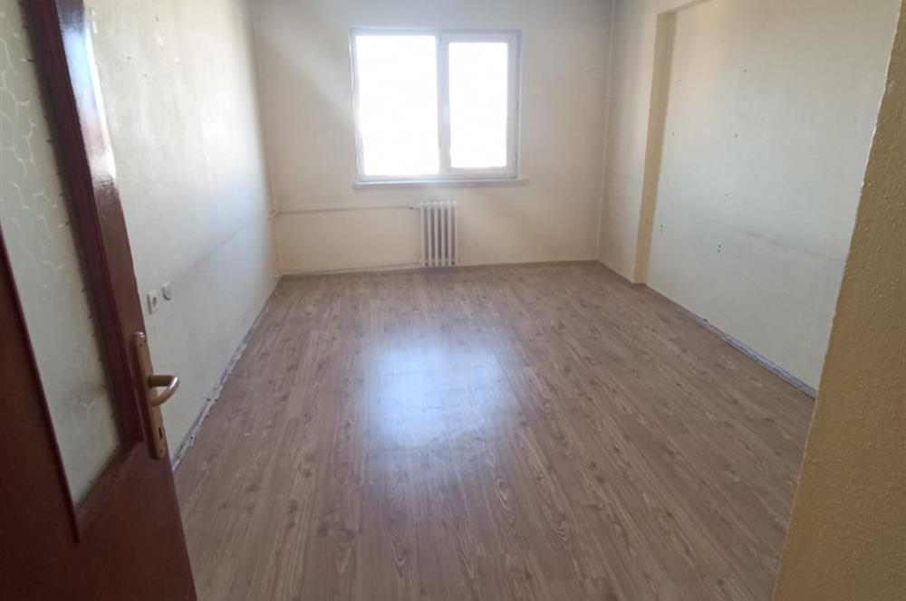 CENTURY 21 VİZYON'DAN BATIKENT MAH. KASIMPATI SOKAKTA  SATILIK 3+1 DAİRE 