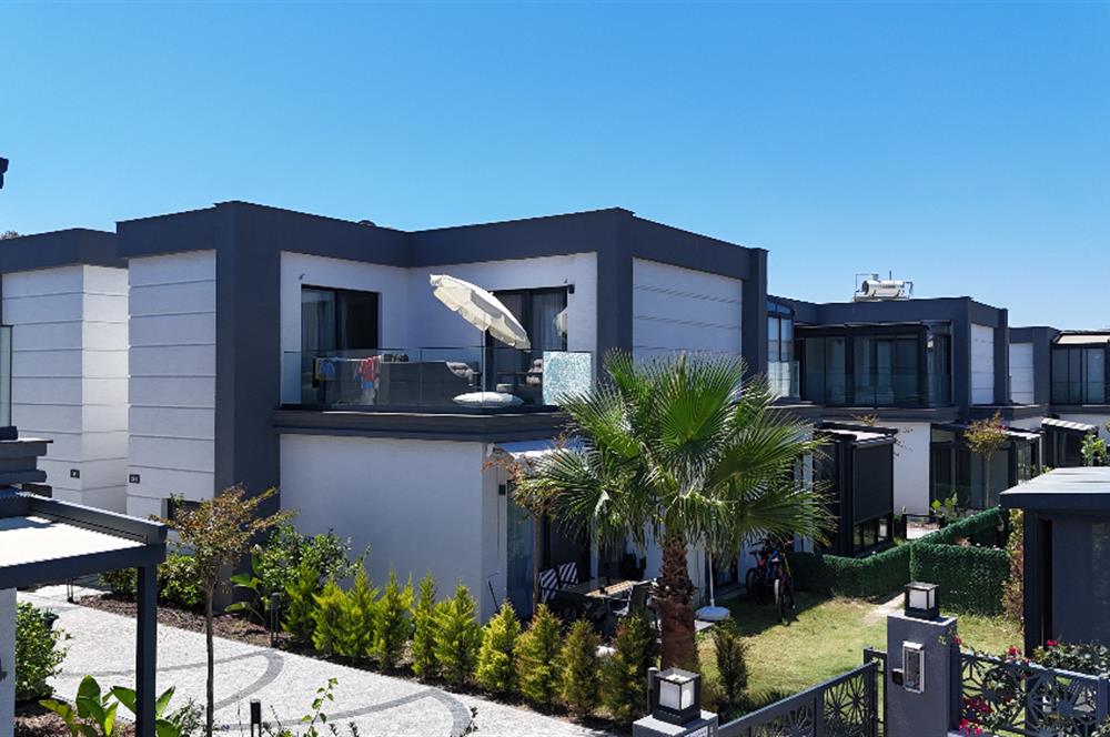 Denize 100m Mesafede Havuzlu V-Marine Turgutreis Sitesinde Satılık 3+1 Dubleks Bahçeli ve Teraslı Villa