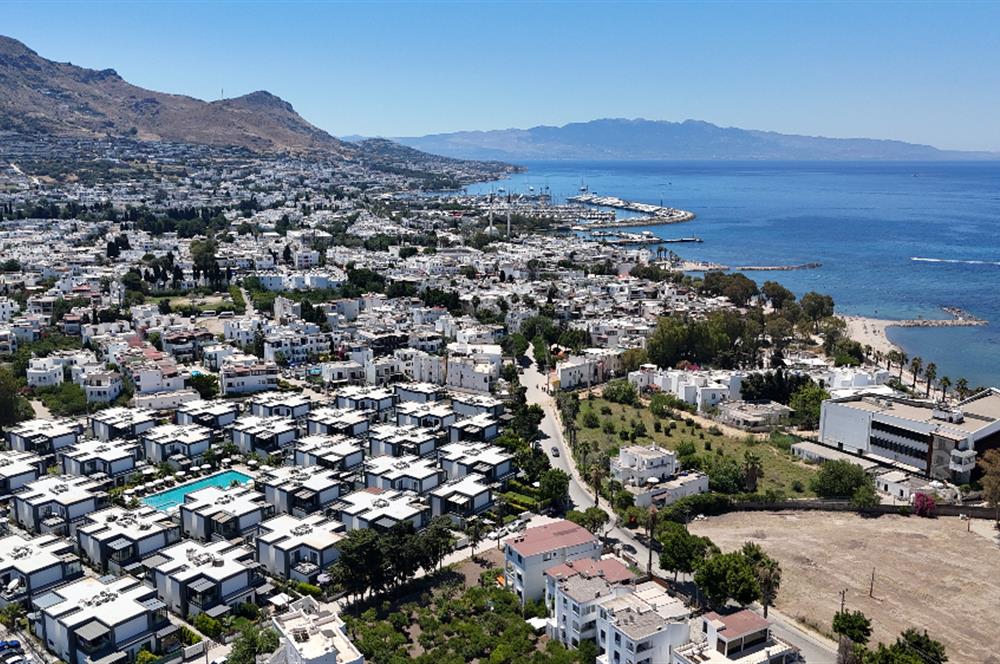 Denize 100m Mesafede Havuzlu V-Marine Turgutreis Sitesinde Satılık 3+1 Dubleks Bahçeli ve Teraslı Villa