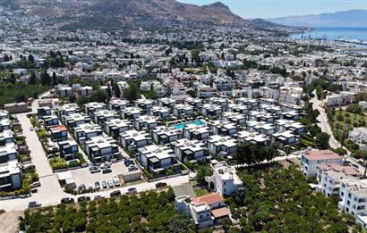 Denize 100m Mesafede Havuzlu V-Marine Turgutreis Sitesinde Satılık 3+1 Dubleks Bahçeli ve Teraslı Villa