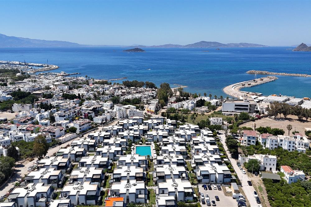 Denize 100m Mesafede Havuzlu V-Marine Turgutreis Sitesinde Satılık 3+1 Dubleks Bahçeli ve Teraslı Villa