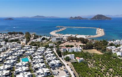 Denize 100m Mesafede Havuzlu V-Marine Turgutreis Sitesinde Satılık 3+1 Dubleks Bahçeli ve Teraslı Villa