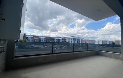C21 İZ MEHMET ÇAKAR'DAN SİTE İÇİ SIFIR KİRALIK ARA KAT DAİRE..