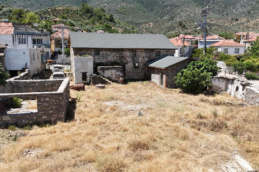 Milas Bafa 1369 m2 Arazi İçinde Kargır Zeytinyağı Fabrikası