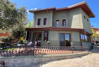 Zekeriyaköy Merkezde Butik Sitede 7+1 Satılık Müstakil Villa