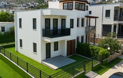 Gümüşlük Çukurbük Halk Plajına 500m Yürüme Yakınlığında Müstakil Havuzlu Yeni Dubleks 3+1 Villa