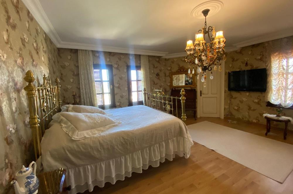 Zekeriyaköy Merkezde Butik Sitede 7+1 Satılık Müstakil Villa