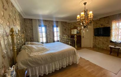 Zekeriyaköy Merkezde Butik Sitede 7+1 Satılık Müstakil Villa