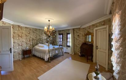 Zekeriyaköy Merkezde Butik Sitede 7+1 Satılık Müstakil Villa