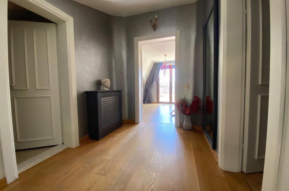 Zekeriyaköy Merkezde Butik Sitede 7+1 Satılık Müstakil Villa