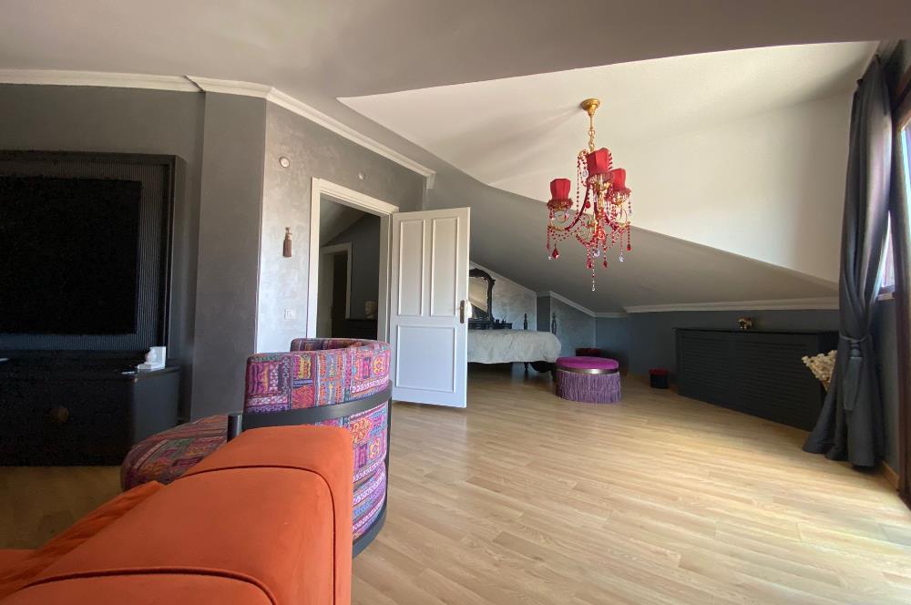 Zekeriyaköy Merkezde Butik Sitede 7+1 Satılık Müstakil Villa